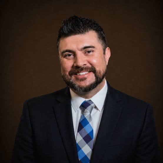 Arvin Sáenz, abogado de inmigración